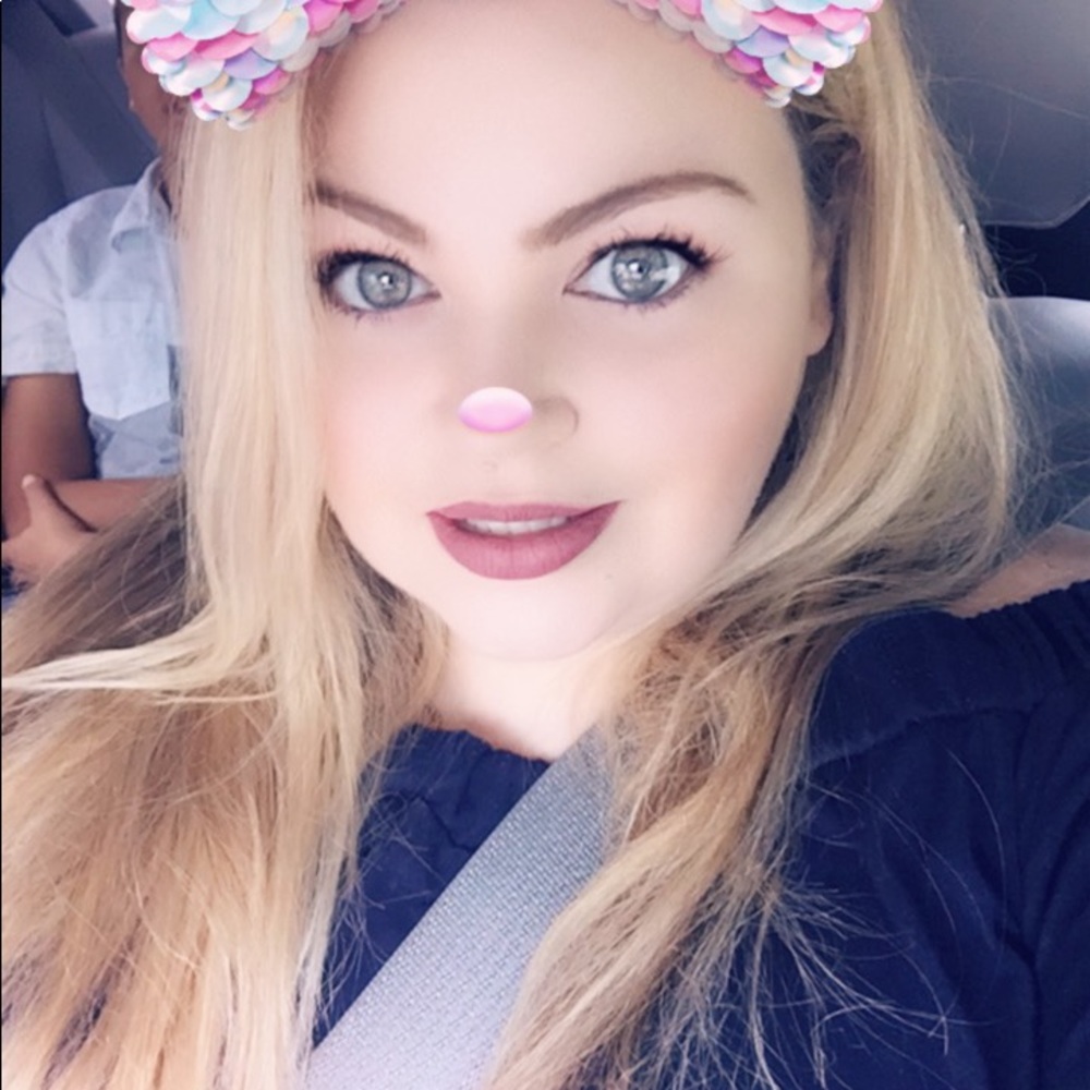 Meet your Posher, Nicole